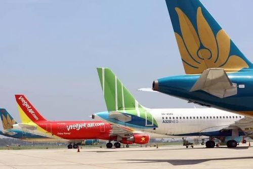 Khoản phụ phí hệ thống được cho là một trong những nguyên nhân khiến vé máy bay tăng cao. Ảnh: T.L.