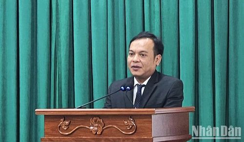 Đồng chí U Huấn phát biểu khi nhận nhiệm vụ mới.