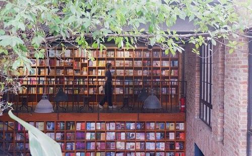 Nhã Nam Book N' Coffee là quán cà phê sách rất lý tưởng. (Ảnh: T.H)