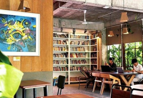 Không gian cà phê sách của The LIB Coffee and Books. (Ảnh: B.L)