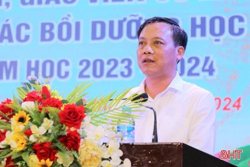  Chủ tịch UBND huyện Thạch Hà Nguyễn Văn Khoa: Kết quả công tác bồi dưỡng học sinh giỏi là sự cố gắng, trách nhiệm của các thầy cô giáo trong công tác dạy học và sự nỗ lực của các em học sinh. Mong muốn thời gian tới, ngành GD&amp;ĐT huyện tiếp tục kế thừa, phát huy những kết quả đạt được, gặt hái nhiều thành tích cao hơn nữa trong thực hiện nhiệm vụ, nhất là nâng cao chất lượng bồi dưỡng học sinh giỏi. 