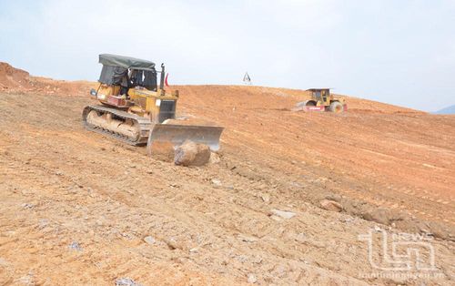 Tạo mặt bằng thô của sân golf.