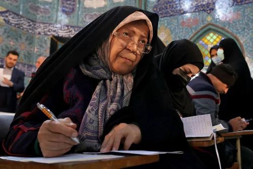 Các cử tri Iran tham gia bầu cử Quốc hội hồi tháng 3-2024/ảnh minh họa. Ảnh: CNN