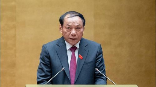 Bộ trưởng Bộ VHTT&DL Nguyễn Văn Hùng trình bày Tờ trình về chủ trương đầu tư Chương trình mục tiêu quốc gia về phát triển văn hóa giai đoạn 2025 - 2035
