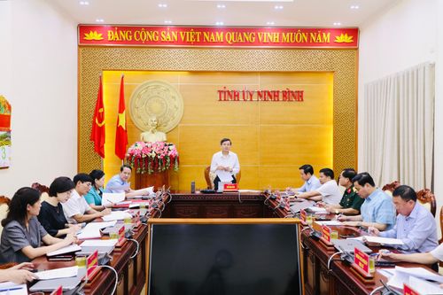 Đồng chí Đoàn Minh Huấn, Ủy viên Trung ương Đảng, Bí thư Tỉnh ủy chủ trì hội nghị.