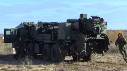 Trước đó vào ngày 27/7/2023, cơ quan báo chí của Tập đoàn Rostec thuộc sở hữu nhà nước Nga, đã thông báo về việc hoàn thành các cuộc thử nghiệm cấp nhà nước đối với pháo tự hành Malva và chuẩn bị giao nó cho Quân đội Nga để thử nghiệm thực chiến tại chiến trường Ukraine.