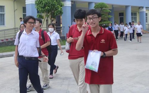 Nhiều thí sinh tại điểm thi Trường THPT Nguyễn Khuyến cho biết đề thi năm nay vừa sức.