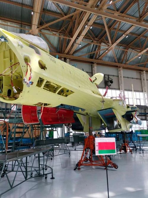 Tiêm kích Su-30SM2 đang được lắp ráp cho Không quân Belarus.