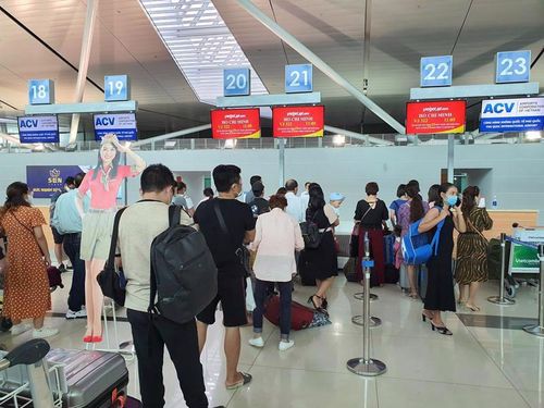 Giá vé máy bay nhiều chặng giảm mạnh trong tháng 6.