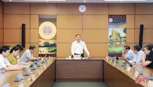 Đồng chí Hoàng Trung Dũng - Ủy viên BCH Trung ương Đảng, Bí thư Tỉnh ủy, Trưởng đoàn ĐBQH tỉnh Hà Tĩnh, Tổ trưởng Tổ thảo luận số 16 điều hành phiên thảo luận.
