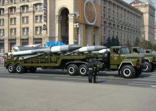 Hệ thống tên lửa đất đối không (SAM) tầm xa S-200 ở Kiev, Ukraine, trong một bức ảnh không ghi ngày tháng. Ảnh: Віталій via Wikimedia