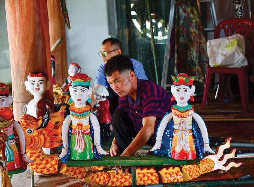 Hình tượng tiên - rồng trong văn hóa dân gian được đưa vào nghệ thuật rối nước.