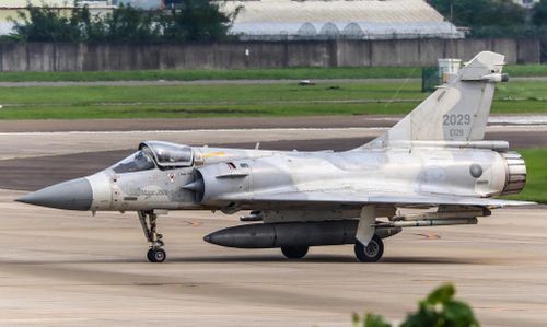 Mirage 2000-5 được đánh giá vượt trội Su-27SM/SM3, chính vì vậy để duy trì ưu thế trên không, Lực lượng Hàng không Vũ trụ Nga cần điều động các tiêm kích Su-35S, MiG-31BM hoặc Su-30SM2, được trang bị tên lửa R-37M, RVV-SD và R-27ER để nghênh chiến.