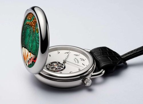 6. Hermes Arceau Pocket Aaaaargh!: Hermes Arceau Pocket Aaaaargh! là một chiếc đồng hồ bỏ túi với thiết kế khảm da phức tạp của nghệ sĩ Alice Shirley, kết hợp với bộ lặp phút và tourbillon. Đây là một tác phẩm nghệ thuật thủ công tinh xảo, thể hiện sự sáng tạo và khéo léo của Hermes trong việc chế tác đồng hồ.