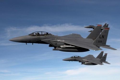 Về vũ khí trang bị, F-15EX có thể mang nhiều loại vũ khí khác nhau, bao gồm tên lửa không đối không như AIM-120 AMRAAM và AIM-9X Sidewinder, cũng như các loại đạn không đối đất như Joint Direct. Đạn tấn công (JDAM) và bom đường kính nhỏ (SDB). Máy bay còn được trang bị pháo M61A1 Vulcan 20 mm bên trong để chiến đấu ở cự ly gần.
