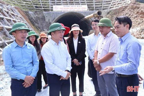 Đoàn đại biểu Quốc hội tỉnh Hà Tĩnh giám sát chuyên đề năm 2024 đối với dự án cao tốc Bắc - Nam đoạn qua Hà Tĩnh. 