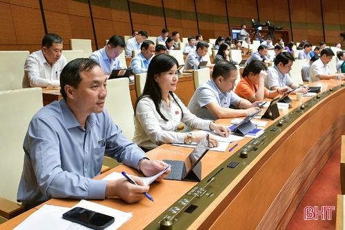  Đoàn đại biểu Quốc hội tỉnh Hà Tĩnh tham gia Kỳ họp thứ 7. 