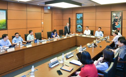Quang cảnh thảo luận tại Tổ 5