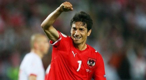 Ronaldo sẽ tham dự EURO 2024 ở tuổi 39. Nếu ghi bàn cho Bồ Đào Nha, anh sẽ vượt qua Ivica Vastic của tuyển Áo (38 tuổi, 357 ngày) để trở thành cầu thủ lớn tuổi nhất ghi bàn ở một vòng chung kết EURO.
