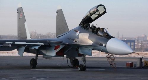 Tên lửa không đối không tầm xa dẫn đường bằng radar Vympel R-37M có tầm bắn tối đa được nhà sản xuất công bố lên tới 300 km, đi kèm hệ thống điều chỉnh vô tuyến tích hợp rất tinh vi.