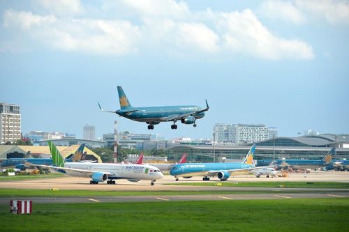 Cần phải tạo động lực cho các hãng hàng không đưa thêm máy bay về để phục vụ thị trường nội địa. Ảnh: Hoàng Anh