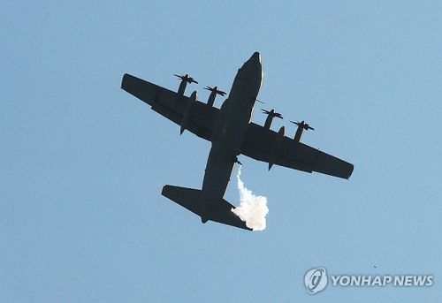 Máy bay chiến đấu AC-130J của Mỹ tham gia cuộc tập trận bắn đạn thật trên dãy Pilsung ở Taebaek, cách thủ đô Seoul của Hàn Quốc 181 km về phía Đông Nam, ngày 18/6/2024. (Nguồn: Yonhap)