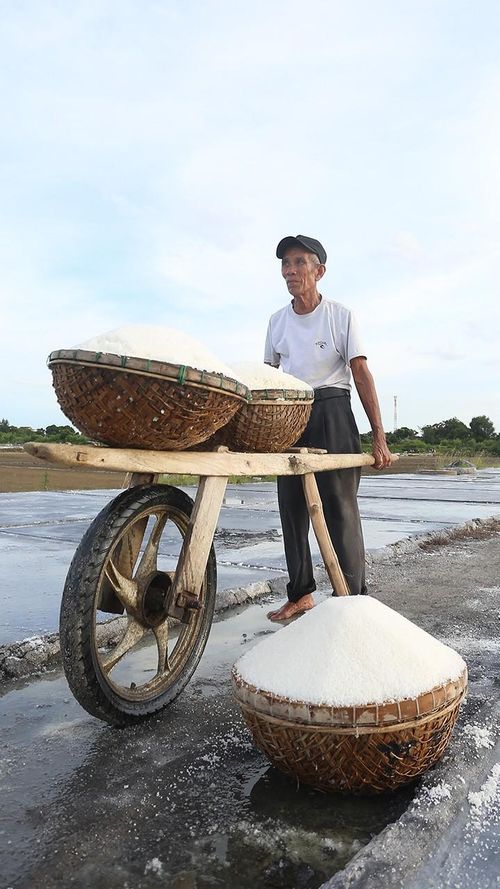 Khi hoàng hôn dần buông, cũng là lúc tôi kết thúc ngày làm việc, phấn khởi mang thành quả trở về nhà.