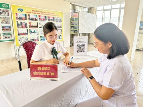 Chương trình được đông đảo nhân viên y tế hưởng ứng.