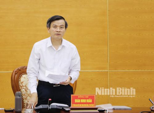 Đồng chí Bí thư Tỉnh ủy Đoàn Minh Huấn phát biểu tại hội nghị.