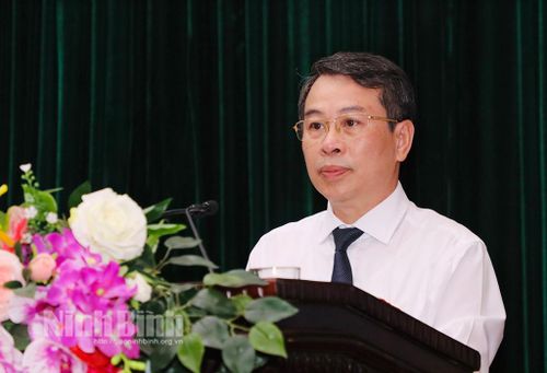 Đồng chí Bùi Hoàng Hà, Ủy viên Ban Thường vụ Tỉnh ủy, Phó Chủ tịch Thường trực HĐND tỉnh phát biểu kết luận phần thảo luận tại hội trường.