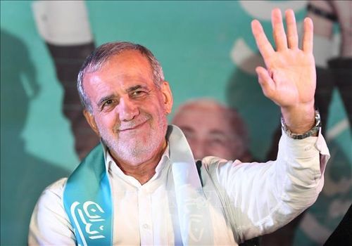 Ông Masoud Pezeshkian trong cuộc vận động tranh cử ở Tehran, Iran, ngày 3/7/2024. Ảnh: THX/TTXVN