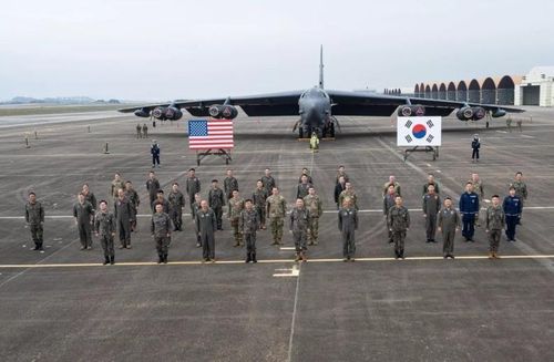 Oanh tạc cơ B-52H của Mỹ trong cuộc diễn tập hạt nhân chung với Hàn Quốc.
