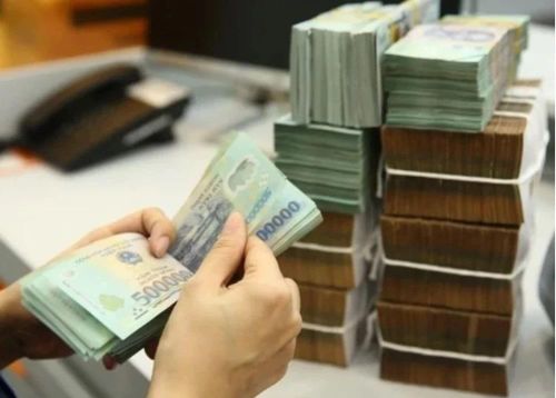  Đẩy mạnh tín dụng tiêu dùng, hạn chế “tín dụng đen”. (Ảnh: Vietnam+) 