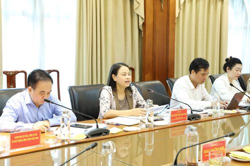 Phó Chủ tịch - Tổng Thư ký UBTƯ MTTQ Việt Nam Nguyễn Thị Thu Hà phát biểu tại cuộc làm việc. Ảnh: Thế Quảng.