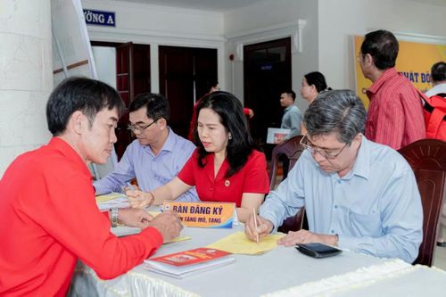 Phó Chủ tịch UBND tỉnh Bình Thuận đăng ký hiến mô, tạng cho y học (Ảnh: binhthuan.gov.vn).