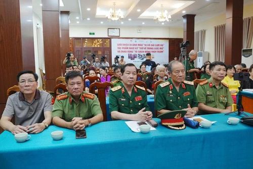 Các đại biểu tham dự sự kiện.