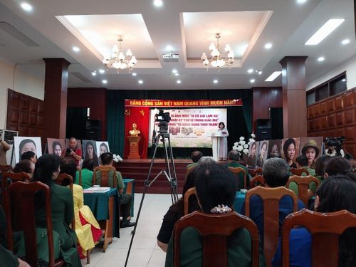 Toàn cảnh sự kiện giới thiệu chân dung di ảnh màu '10 cô gái Lam Hạ'