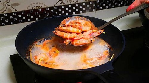 Thời gian luộc tôm chuẩn là 3 phút. (Ảnh: Sohu)