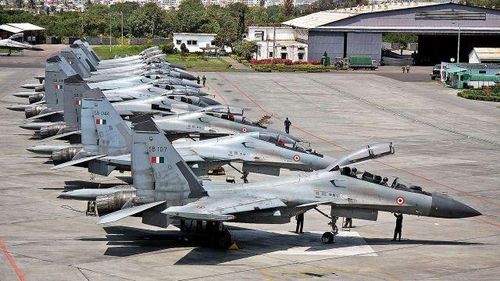 Nhưng vấn đề khác phải xem xét đó là những hạn chế được áp dụng cho Su-30MKI trong quá trình tập trận. Radar NIIP-BARS N011M mạnh mẽ do Nga sản xuất trên Su-30MKI bị giới hạn ở chế độ huấn luyện, hạn chế đáng kể phạm vi và khả năng của nó.