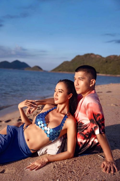 “Anh Cường có thói quen dậy rất sớm. Nhiều khi ghi hình vào đêm thì hôm sau, anh ấy vẫn dậy lúc 7h. Do đó, tôi cũng lo lắng anh ấy thiếu ngủ nên cố gắng chăm sóc, động viên. Tôi chỉ có thể giúp đỡ anh ấy nhiều nhất là về mặt tinh thần”, Vũ Ngọc Anh tâm sự.