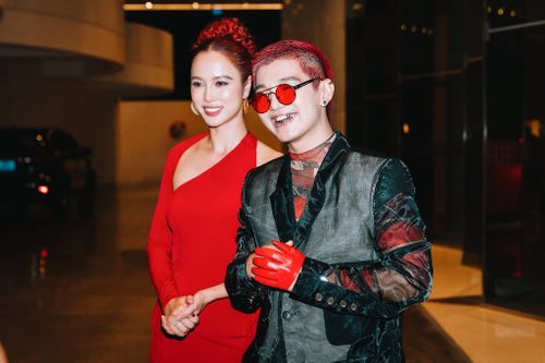  “Tôi mừng cho anh ấy lắm. Vì bao lâu rồi, anh ấy mới có lại sự ủng hộ, yêu mến đó. Anh ấy có niềm đam mê rất lớn dành cho âm nhạc nên luôn dành 200% thời gian, công sức để luyện tập, làm việc và sống với đam mê đó”, Vũ Ngọc Anh chia sẻ. Cô nói thêm thời gian qua, lịch trình của Cường Seven rất bận rộn. Nam ca sĩ làm việc liên tục, trong khi lịch quay hình khá gấp rút, đôi khi về đêm. 