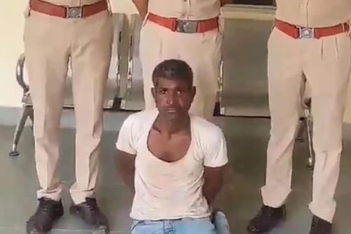 Baburam Bhil khi bị cảnh sát bắt giữ ngày 19/7. Ảnh: News 18