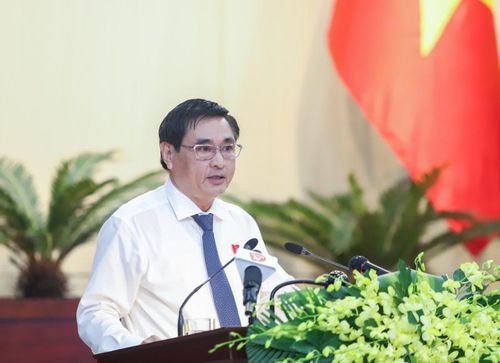  Trưởng Ban Đô thị HĐND thành phố Nguyễn Thành Tiến phát biểu tại Kỳ họp