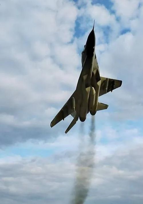 Tiêm kích MiG-29 của Không quân Ukraine được nhìn thấy mang tên lửa mồi nhử AMD-160 MALD. Ảnh: Eurasian Times