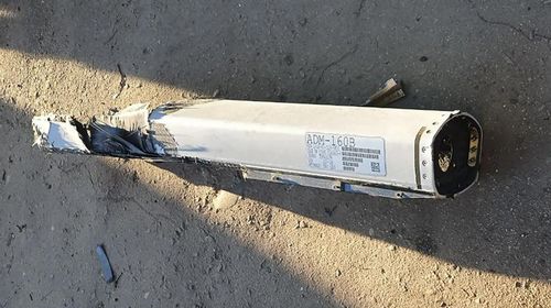 Xác một tên lửa mồi nhử thu nhỏ phóng từ trên không (MALD) ADM-16. Ảnh: Yahoo!News