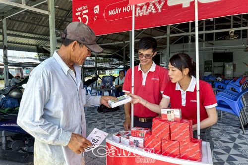Các điểm đổi máy 2G sang 4G lưu động, giá ưu đãi, được đặt tại những nơi tập trung đông dân cư.