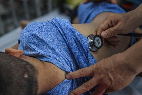  Theo báo cáo của Trung tâm Kiểm soát Bệnh tật TP.HCM (HCDC), tính từ đầu năm đến nay, tổng số ca sốt phát ban nghi sởi được ghi nhận tại cộng đồng và cơ sở y tế trên địa bàn thành phố là 597, trong đó, số ca dương tính với sởi là 346 (bao gồm 153 trẻ cư ngụ tại TP. HCM và 193 trẻ cư ngụ tại các tỉnh, thành khác). 