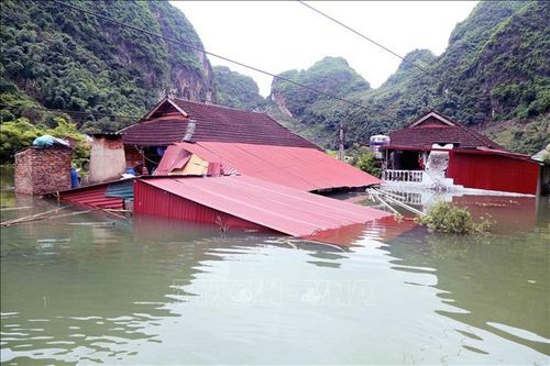 Nước ngập sâu tại bản Phiêng Nghè, xã Chiềng Đen (Sơn La). Ảnh: Quang Quyết/TTXVN