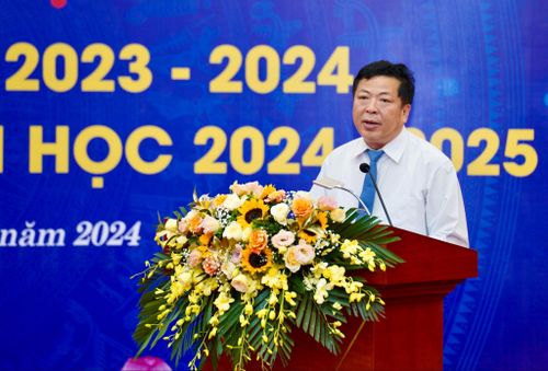 Bí thư Tỉnh ủy Cao Bằng Trần Hồng Minh phát biểu tại hội nghị.