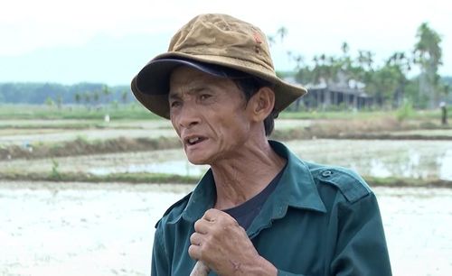 Ông Phạm Bảy bức xúc vì quá lâu chưa được cấp sổ đỏ.